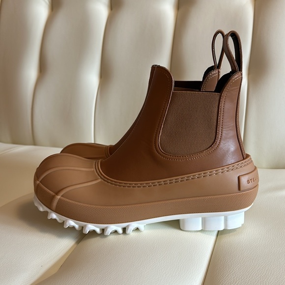 STELLA MCCARTNEY Duck City Chelsea Boots - Picture 2 of 5